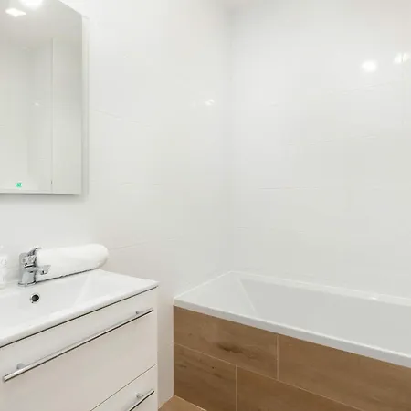 Apartment White And Beige In With Access To The Outdoor Gym By Renters
