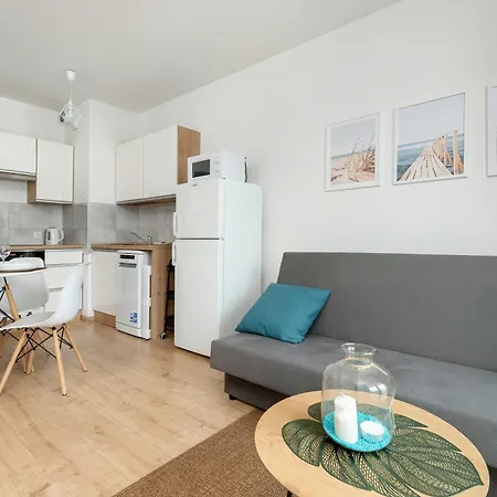 White And Beige In With Access To The Outdoor Gym By Renters Apartment Gdynia